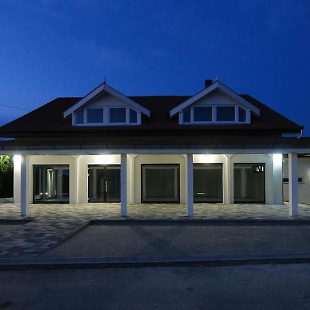 White Apartman Siófok Esterno foto
