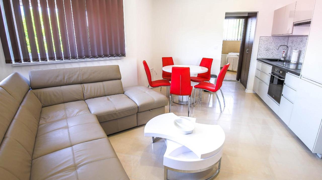 White Apartman Siófok Esterno foto