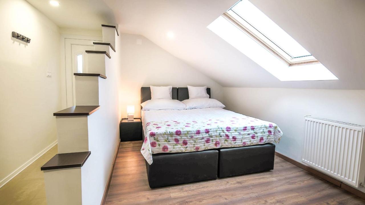 White Apartman Siófok Esterno foto