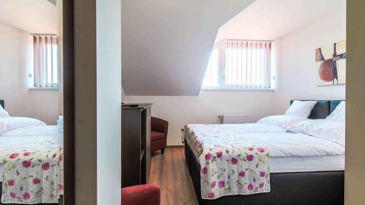 White Apartman Siófok Esterno foto