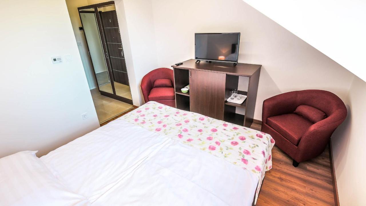 White Apartman Siófok Esterno foto