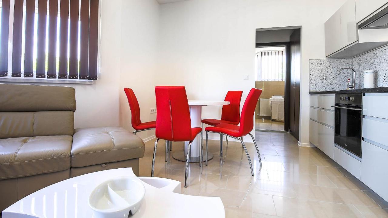 White Apartman Siófok Esterno foto
