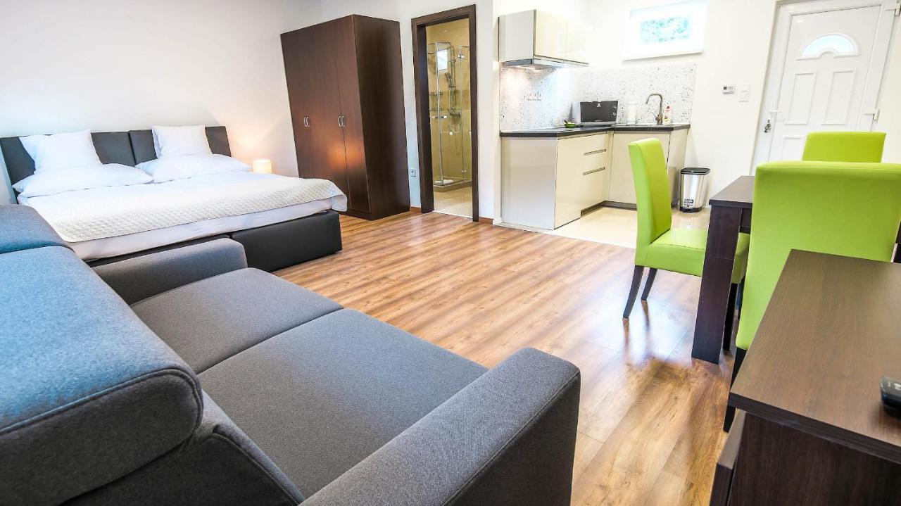 White Apartman Siófok Esterno foto