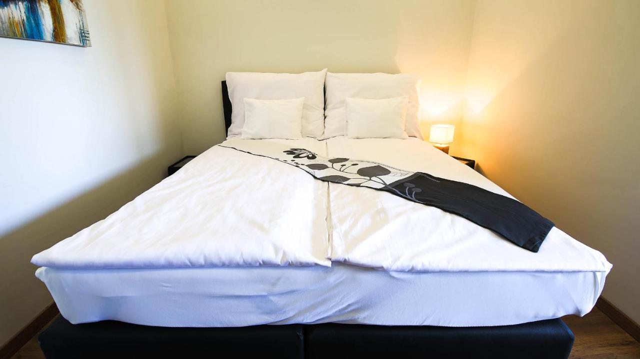 White Apartman Siófok Esterno foto